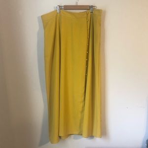 Yellow skirt with button accents